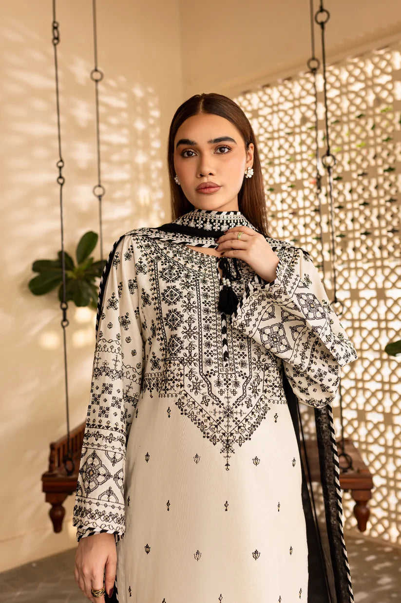 Zoom BATIK-3PC LAWN With Embroidery